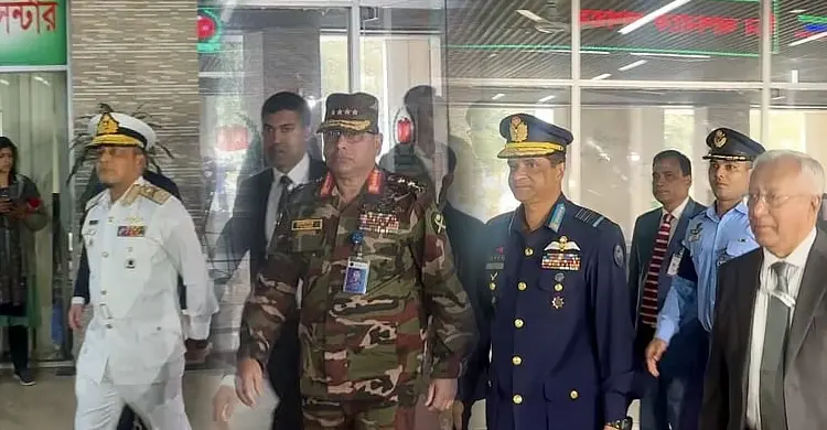 নৌ, সেনা ও বিমান বাহিনী প্রধান ও ইসি সচিব